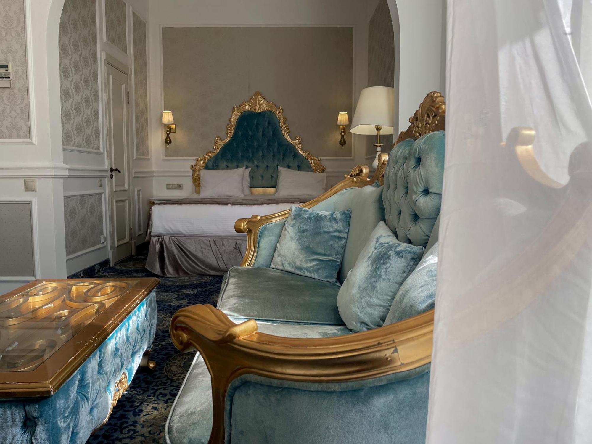 Royal Grand Hotel